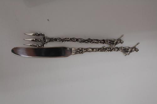 CONJUNTO SEIS CUCHILLOS Y SEIS TENEDORES  EN PLATA