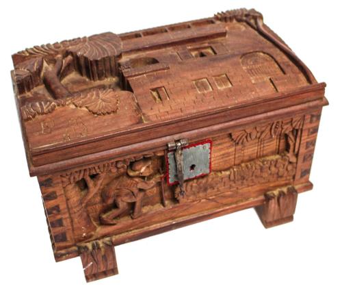 CAJA TIPO COFRE EN MADERA TALLADA