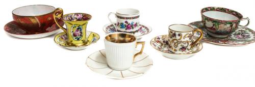 SEIS TAZAS DE COLECCIÓN CON SU PLATO
