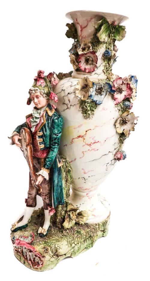 FIGURA EN PORCELANA FRANCESA DE FLES. S.XIX
