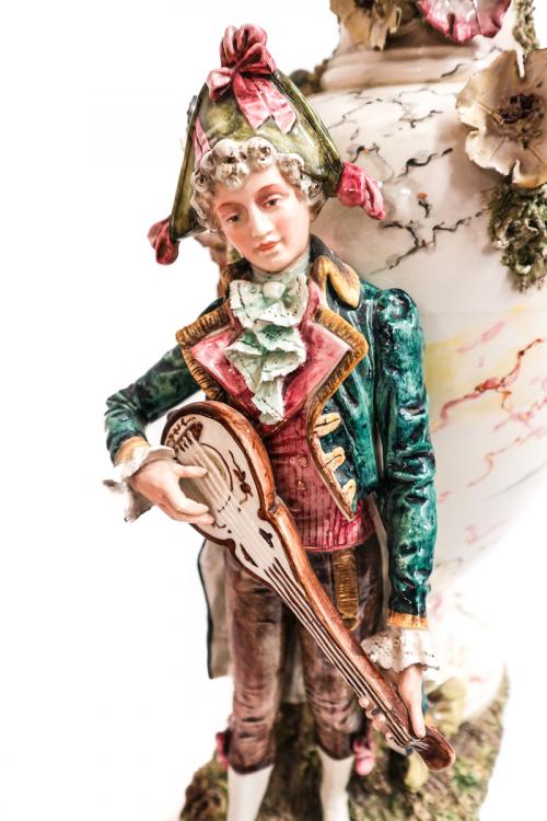 FIGURA EN PORCELANA FRANCESA DE FLES. S.XIX
