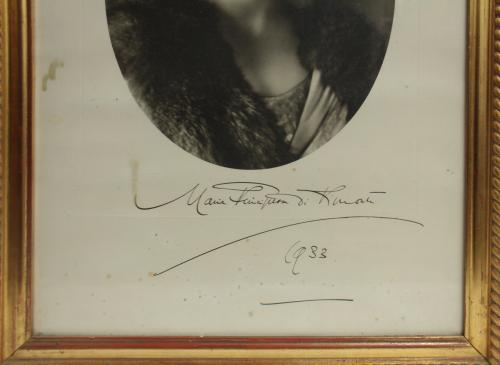 DOS FOTOGRAFÍAS AUTOGRAFIADAS Y ENMARCADAS 1933