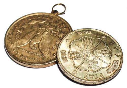 DOS MONEDAS EN PLATA