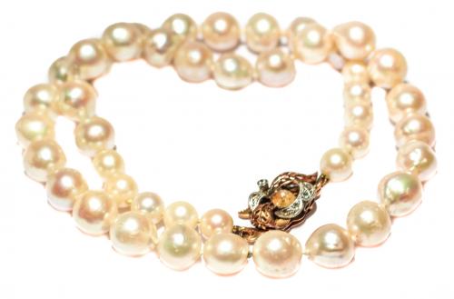 COLLAR DE UNA VUELTA DE PERLAS BARROCAS