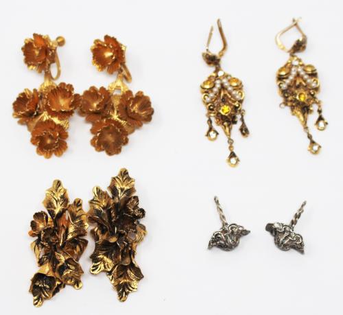 LOTE DE PENDIENTES DE MEDIADOS S.XX