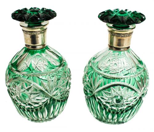 DOS BOTELLAS LICORERAS DEL PRIMER TERCIO DEL SIGLO XX