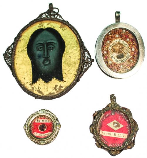 LOTE DE RELICARIOS Y DEVOCIONARIO DEL S.XVIII