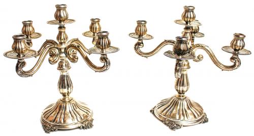 PAREJA DE CANDELABROS DE PLATA