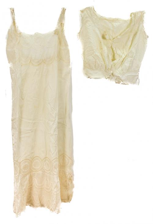 DOS PIEZAS DE ROPA INTERIOR PPS. S.XX