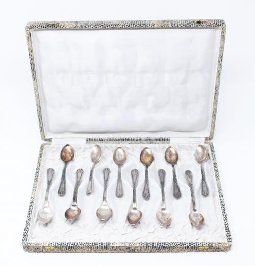 CONJUNTO 12 CUCHARITAS EN METAL PLATEADO