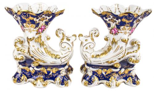 PAREJA DE JARONES EN PORCELANA
