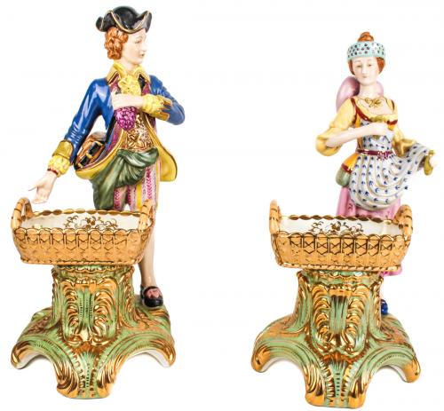 PAREJA DE FIGURAS EN PORCELANA