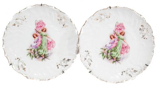 PAREJA DE PLATOS EN DECORATIVOS PPS. S. XX
