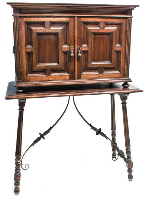 MUEBLE CUBERTERO CON CUBERTERÍA