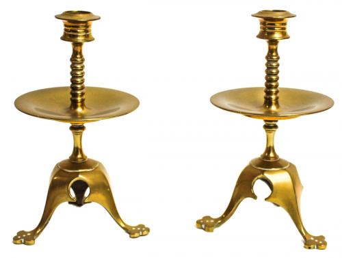 PAREJA DE CANDELEROS EN LATÓN PULIDO