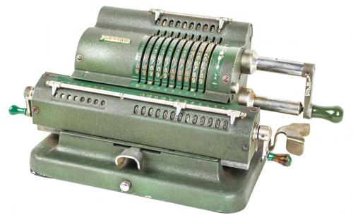 MAQUINA CALCULADORA "MINERVA"