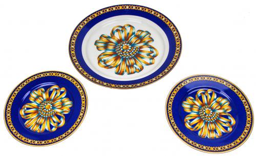 TRES PLATOS EN PORCELANA HERMES