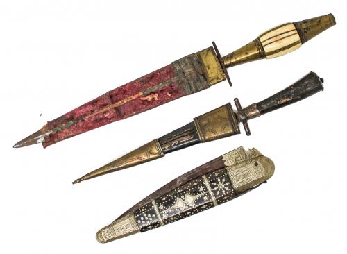 LOTE DE DOS DAGAS Y NAVAJA