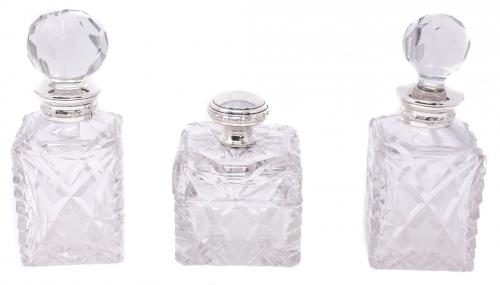 TRES PIEZAS TOCADOR EN CRISTAL TALLADO Y PLATA