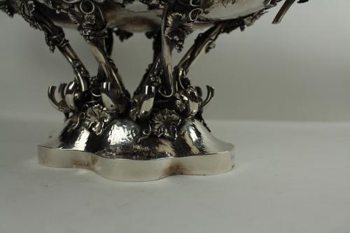 GRAN CENTRO DE MESA EN PLATA