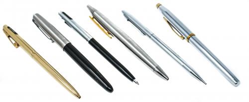 LOTE VARIADO DE PLUMAS Y BOLIGRAFOS