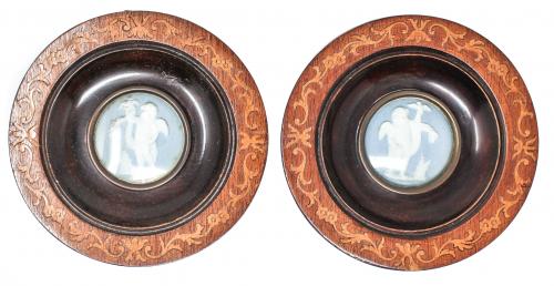 PAREJA DE MEDALLONES EN PORCELANA "WEGDWOOD"