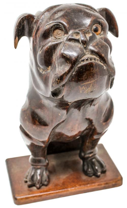 FIGURA DE MADERA TALLADA