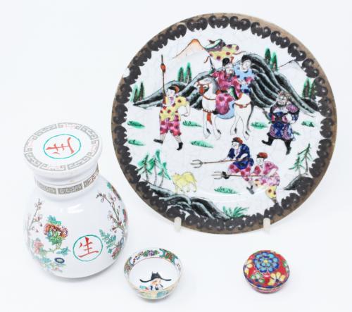 LOTE VARIADO DE PORCELANA ORIENTAL