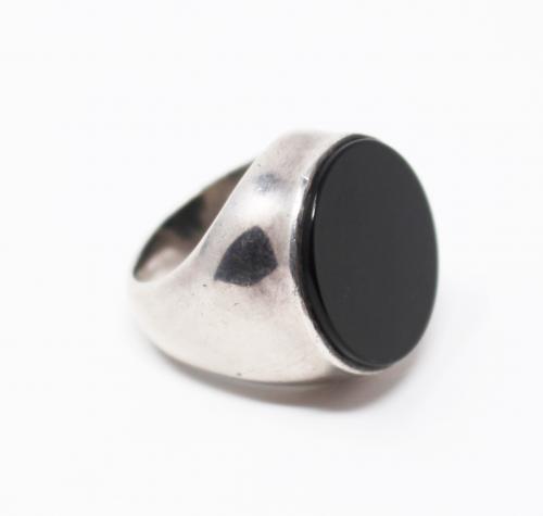 ANILLO TIPO SELLO CON ÓNIX