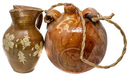 TRES PIEZAS EN TERRACOTA Y CERAMICA ESMALTADA