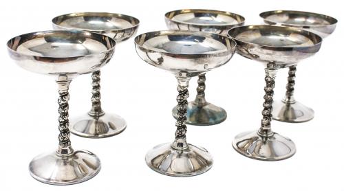SEIS COPAS DE CAVA