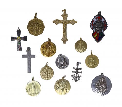 LOTE DE MEDALLAS Y CRUCES DEL S.XX