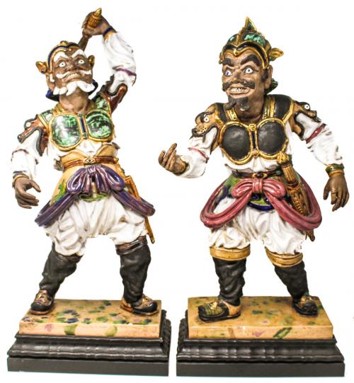 PAREJA DE FIGURAS ORIENTALES