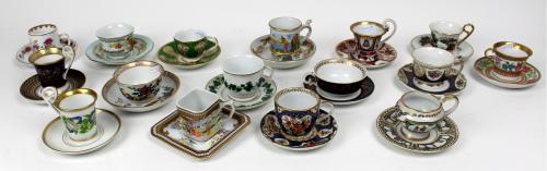 COLECCIÓN DE 16 TAZAS CON PLATOS.