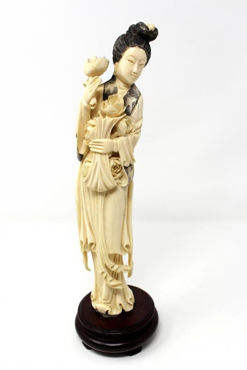 FIGURA CHINA EN MARFIL TALLADO