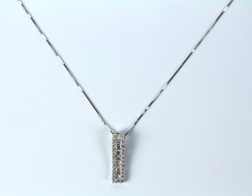 COLGANTE CON DIAMANTES