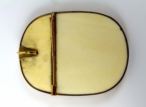 BROCHE COLGANTE DE DISEÑO