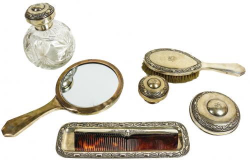CONJUNTO DE PIEZAS DE TOCADOR