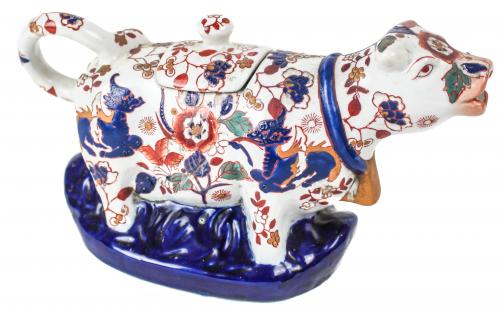 LECHERA EN FROMA DE "VACA" EN PORCELANA ORIENTAL
