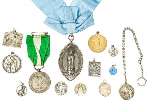 LOTE DE MEDALLAS RELIGIOSAS DE PPS. DEL S.XX