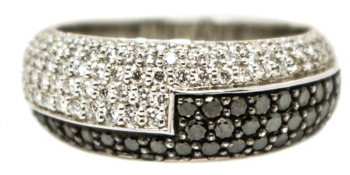 ANILLO CON BRILLANTES BLANCOS Y NEGROS