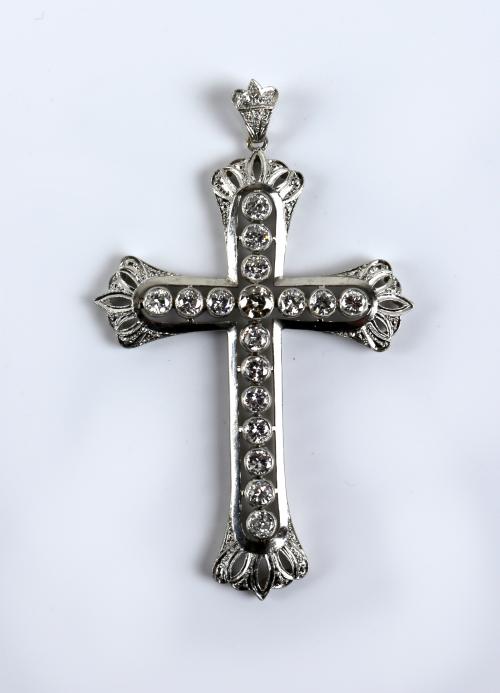 CRUZ COLGANTE CON BRILLANTES
