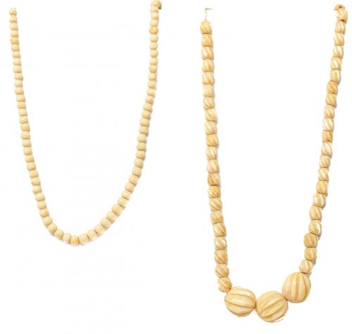 DOS COLLARES DE HUESO