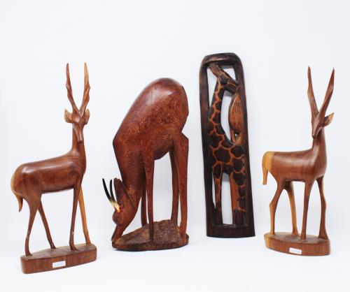CUATRO FIGURAS TALLADAS