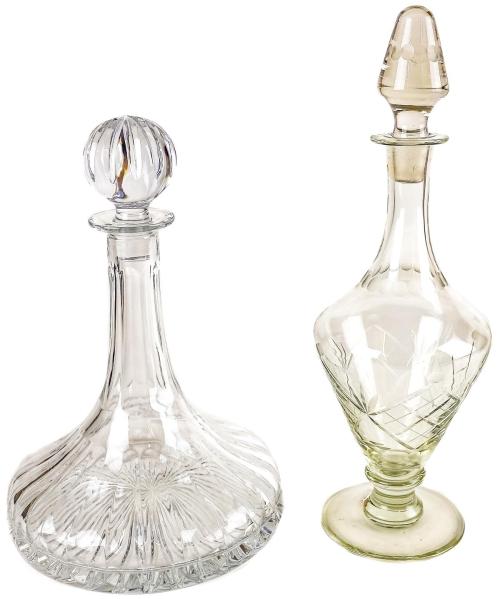 PAREJA DE BOTELLAS LICORERAS DEL SEGUNDO TERCIO DEL S.XX