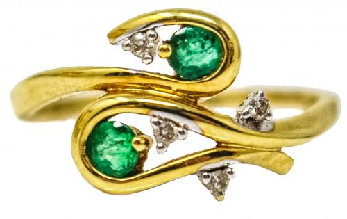 ANILLO CON BRILLANTES Y ESMERALDA