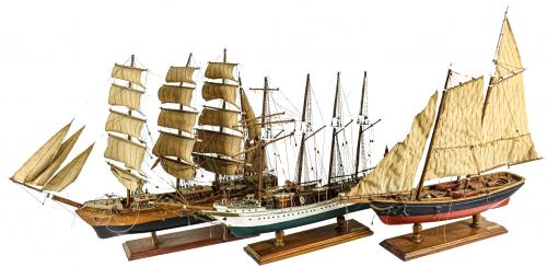 TRES MAQUETAS DE BARCO DEL TERCER CUARTO DE SIGLO XX