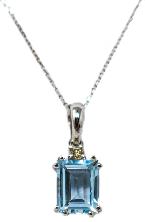 COLGANTE CON TOPACIO Y BRILLANTE