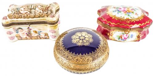 LOTE DE TRES CAJAS DE PORCELANA