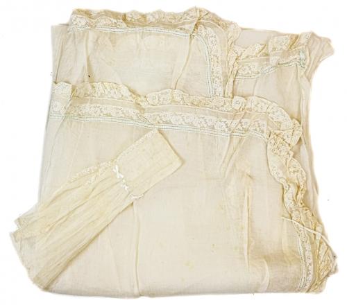 VESTIDO DE ACRISTIANAR Y DOSEL DE CUNA SEGUNDO TERCIO S.XX